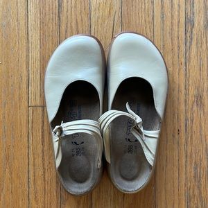 Birkenstock Tatami Mary Jane Beige Slip On Bow Clogs